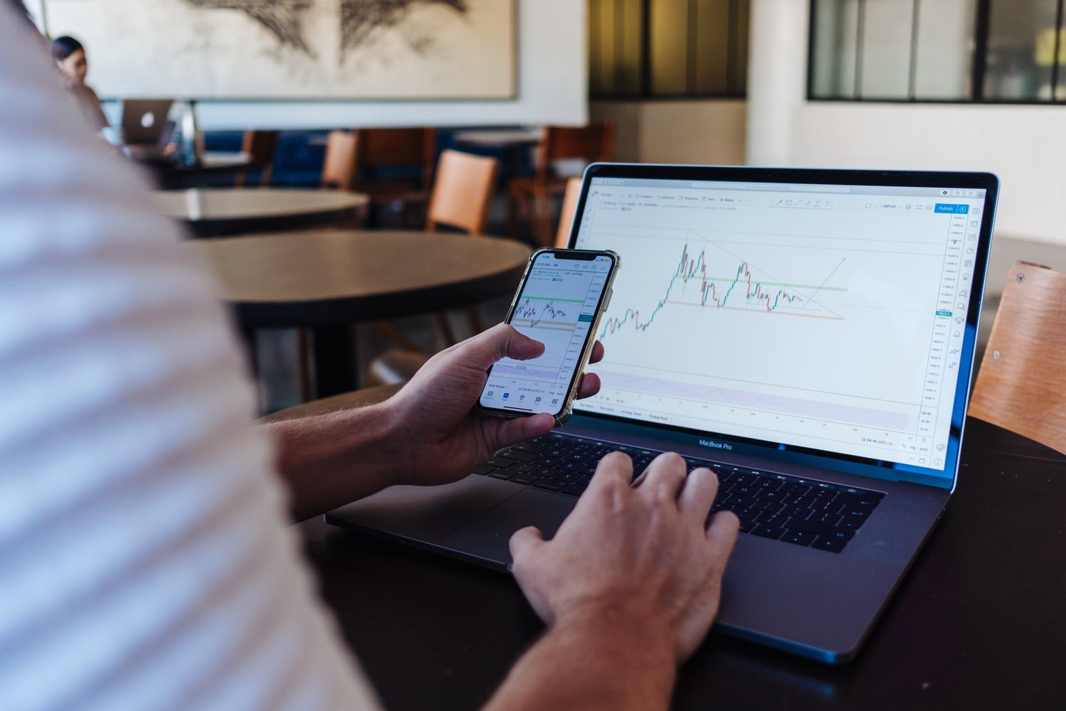 INVESTING IN STOCKS COVER IMAGE