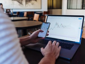 INVESTING IN STOCKS COVER IMAGE