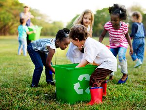 Children recycling 1