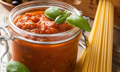 Glass jar with homemade tomato pasta sauce AU5 JETC