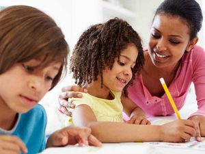 Mom homeschooling kids